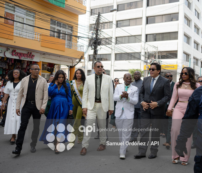 DESFILE CIVICO MILITAR ESMERALDAS