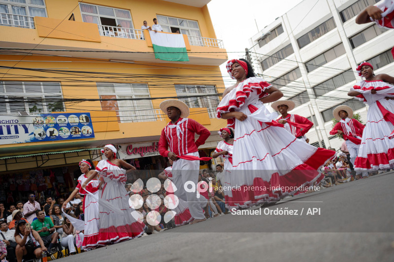 DESFILE CIVICO MILITAR ESMERALDAS