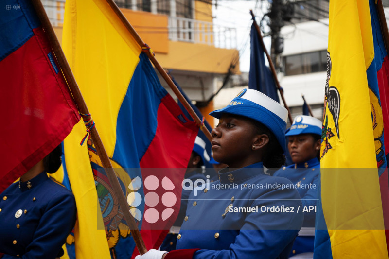 DESFILE CIVICO MILITAR ESMERALDAS