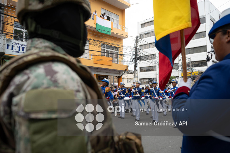 DESFILE CIVICO MILITAR ESMERALDAS