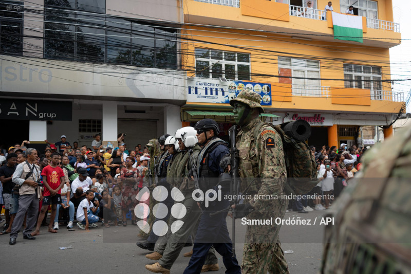 DESFILE CIVICO MILITAR ESMERALDAS