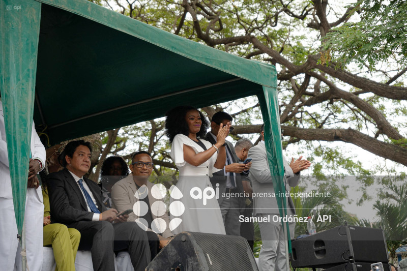 DESFILE CIVICO MILITAR ESMERALDAS