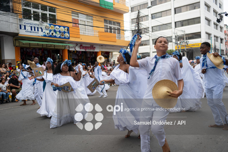 DESFILE CIVICO MILITAR ESMERALDAS