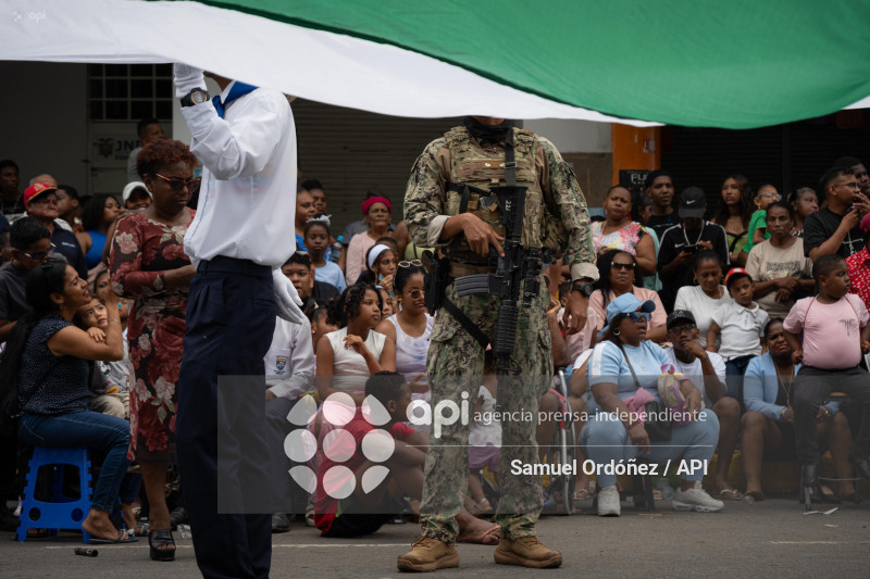 DESFILE CIVICO MILITAR ESMERALDAS