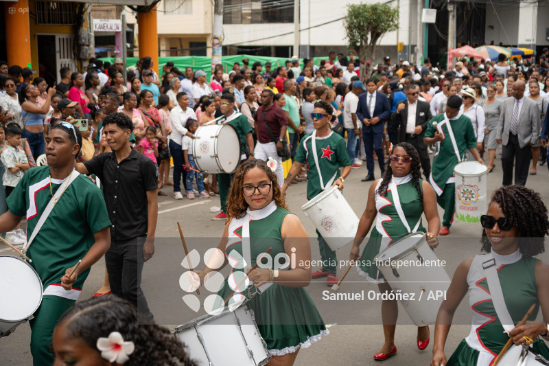 DESFILE CIVICO MILITAR ESMERALDAS