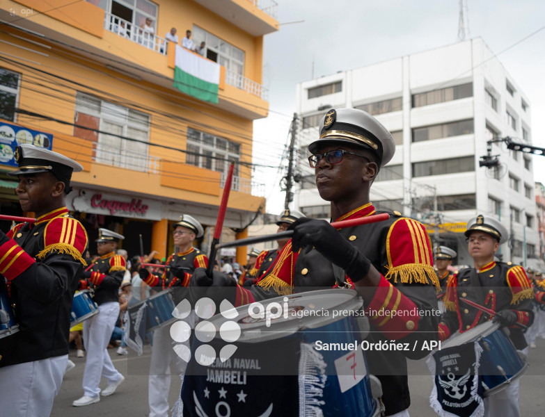 DESFILE CIVICO MILITAR ESMERALDAS