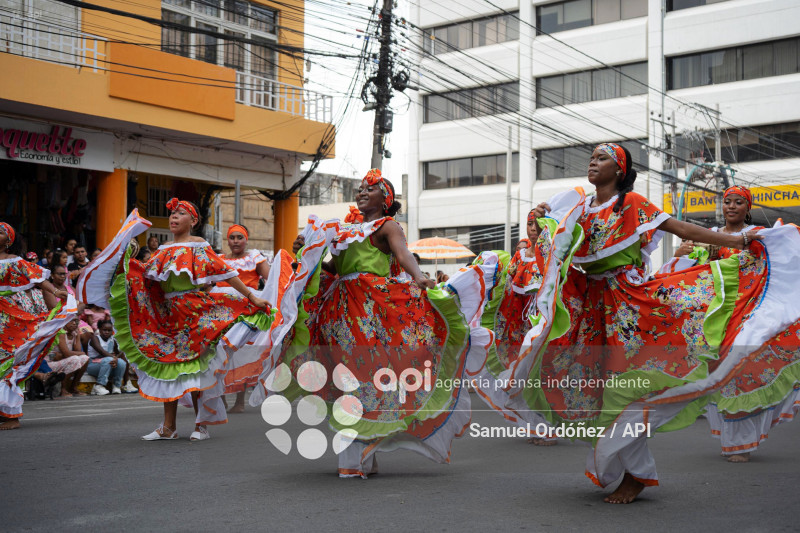 DESFILE CIVICO MILITAR ESMERALDAS