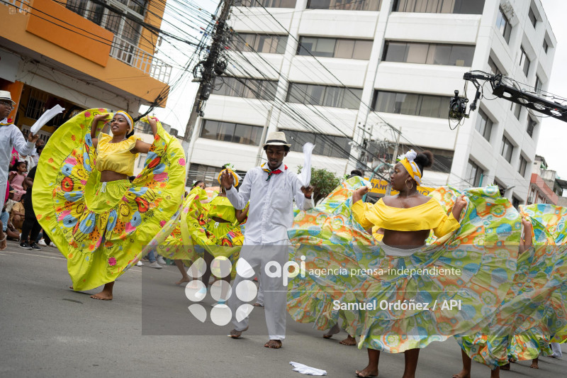 DESFILE CIVICO MILITAR ESMERALDAS
