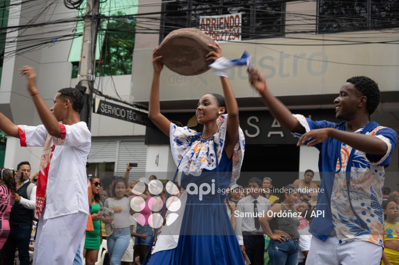 DESFILE CIVICO MILITAR ESMERALDAS