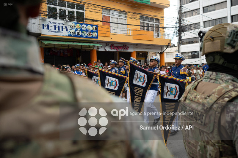 DESFILE CIVICO MILITAR ESMERALDAS