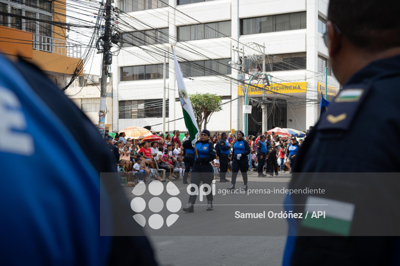 DESFILE CIVICO MILITAR ESMERALDAS