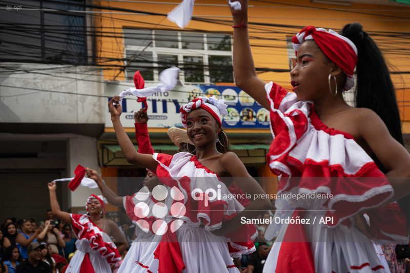 DESFILE CIVICO MILITAR ESMERALDAS