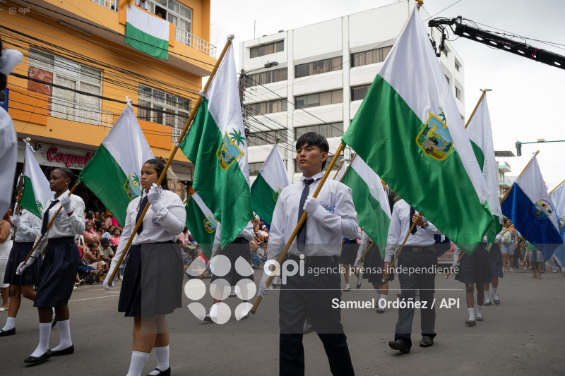 DESFILE CIVICO MILITAR ESMERALDAS