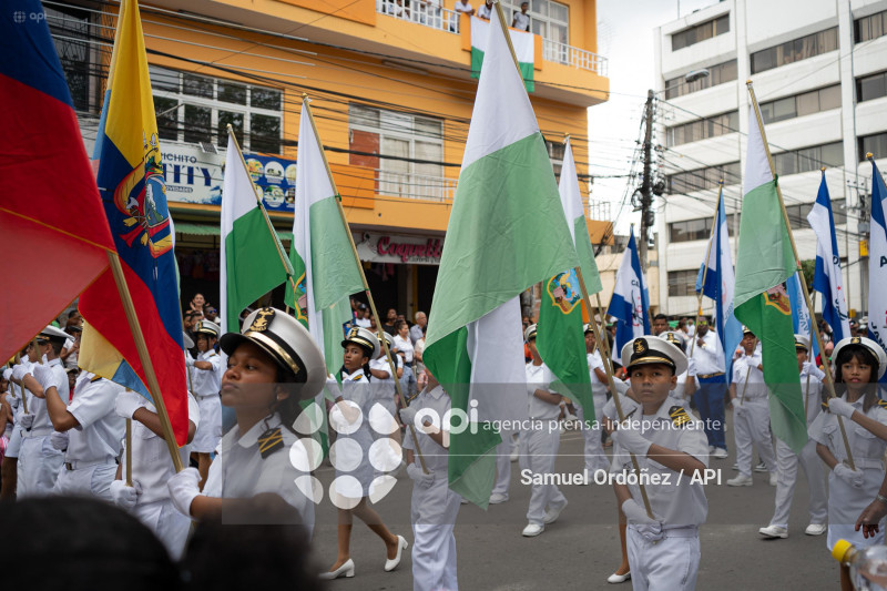 DESFILE CIVICO MILITAR ESMERALDAS