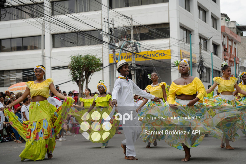DESFILE CIVICO MILITAR ESMERALDAS