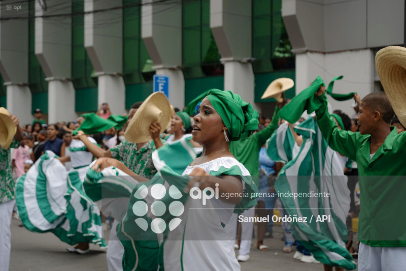 DESFILE CIVICO MILITAR ESMERALDAS
