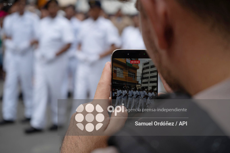 DESFILE CIVICO MILITAR ESMERALDAS