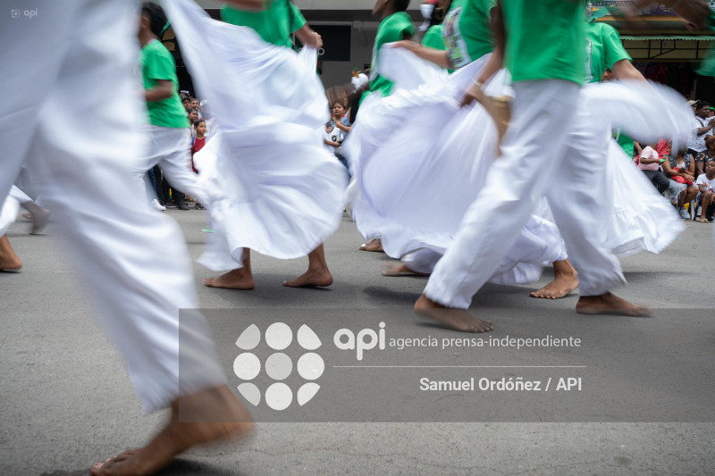 DESFILE CIVICO MILITAR ESMERALDAS