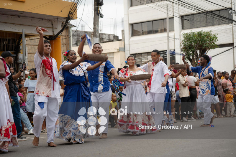 DESFILE CIVICO MILITAR ESMERALDAS