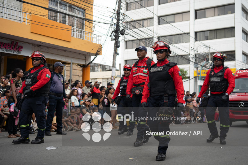 DESFILE CIVICO MILITAR ESMERALDAS