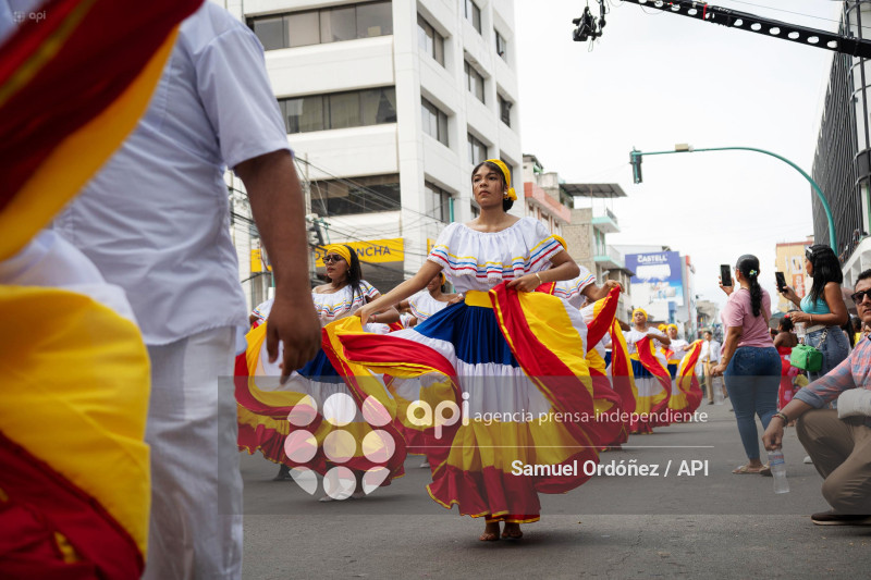 DESFILE CIVICO MILITAR ESMERALDAS