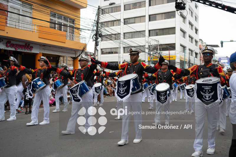 DESFILE CIVICO MILITAR ESMERALDAS
