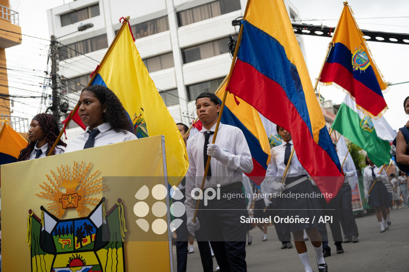 DESFILE CIVICO MILITAR ESMERALDAS