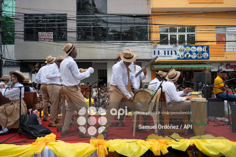 DESFILE CIVICO MILITAR ESMERALDAS