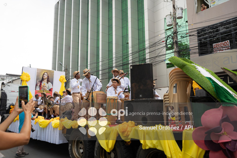 DESFILE CIVICO MILITAR ESMERALDAS