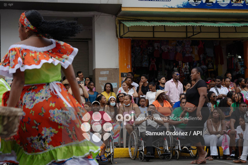 DESFILE CIVICO MILITAR ESMERALDAS