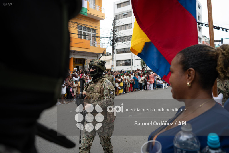 DESFILE CIVICO MILITAR ESMERALDAS