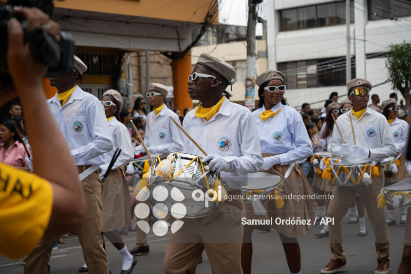 DESFILE CIVICO MILITAR ESMERALDAS