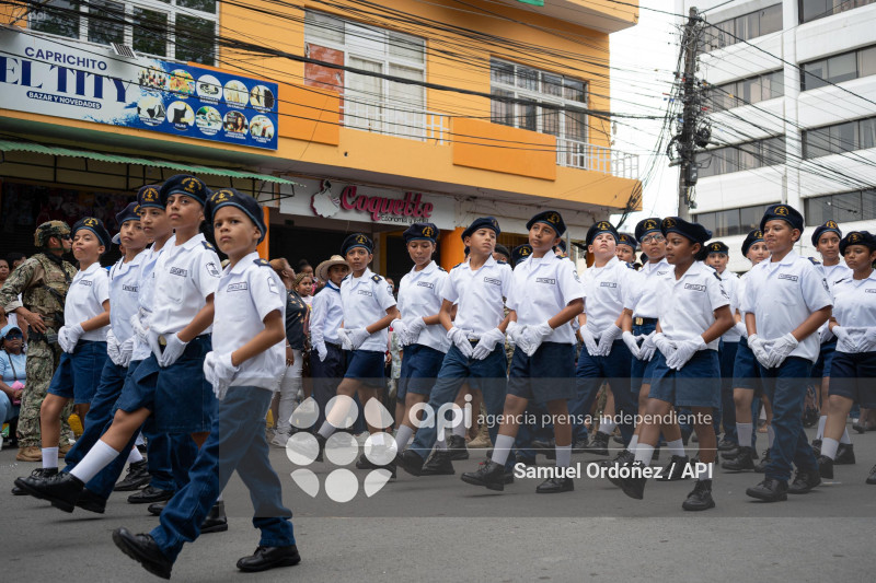 DESFILE CIVICO MILITAR ESMERALDAS