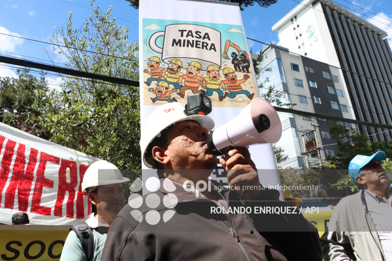 MARCHA MINEROS CONTRA LA TASA MINERA