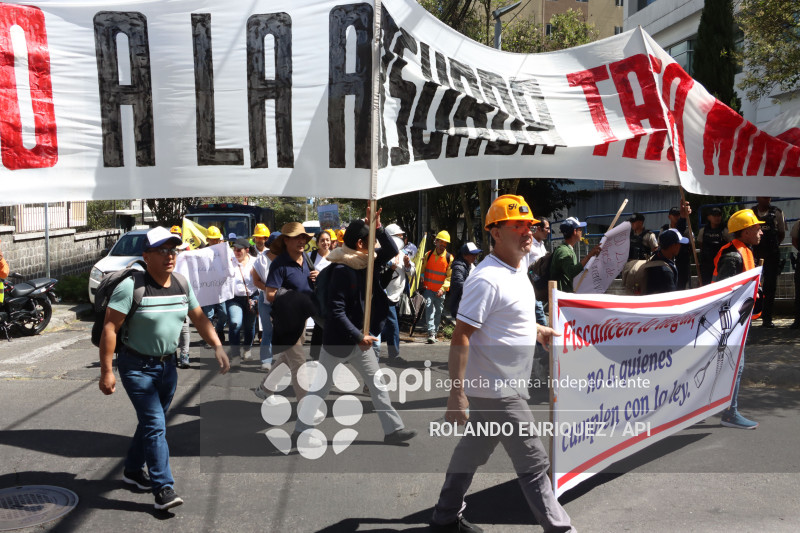 MARCHA MINEROS CONTRA LA TASA MINERA