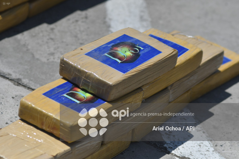 MANTA-DROGA-EL AROMO