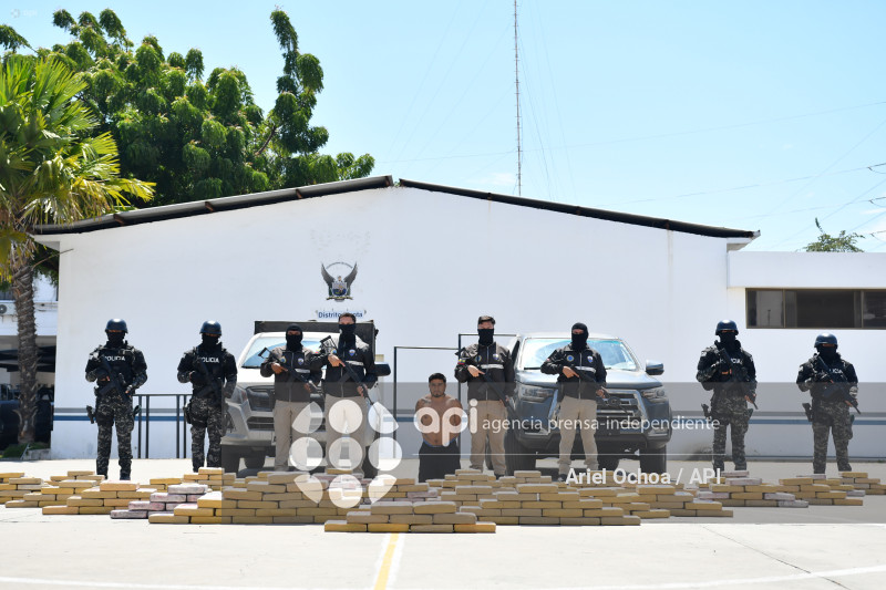 MANTA-DROGA-EL AROMO