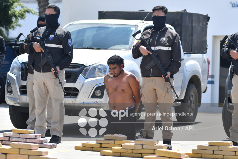 MANTA-DROGA-EL AROMO