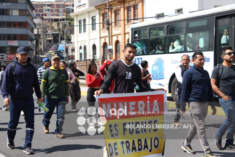 MARCHA MINEROS CONTRA LA TASA MINERA
