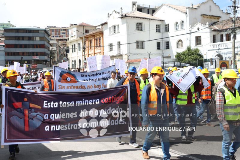 MARCHA MINEROS CONTRA LA TASA MINERA