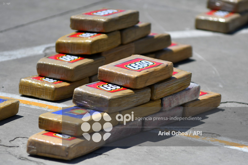 MANTA-DROGA-EL AROMO