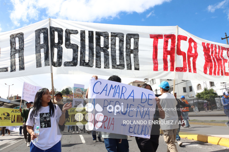 MARCHA MINEROS CONTRA LA TASA MINERA