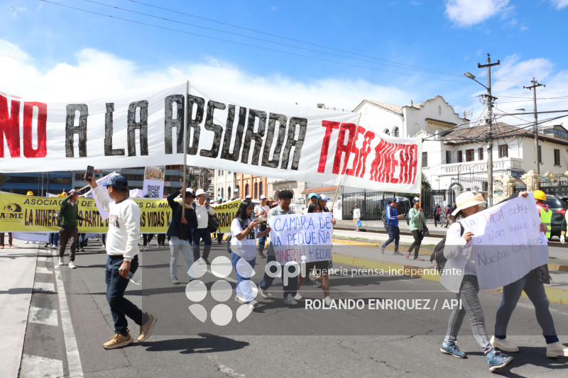 MARCHA MINEROS CONTRA LA TASA MINERA