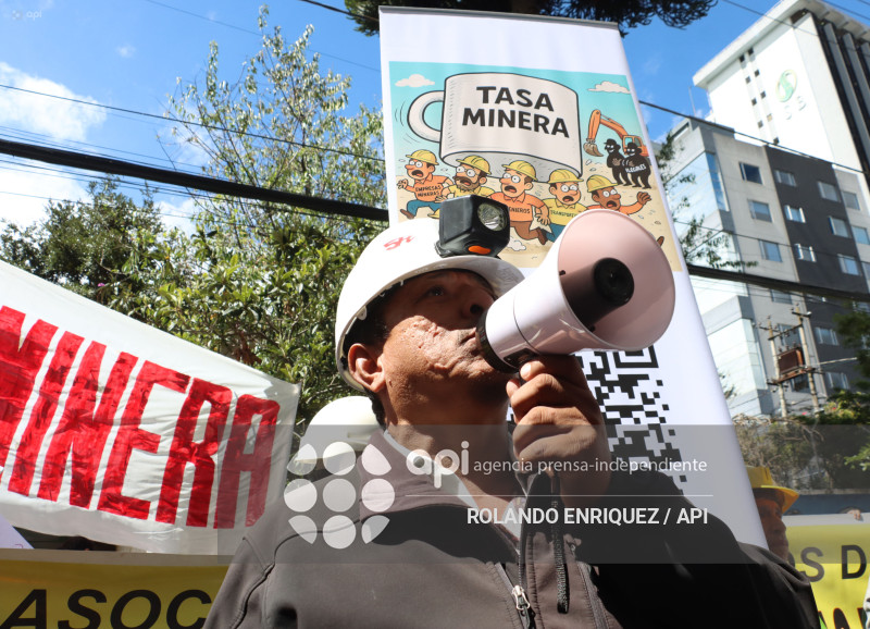 MARCHA MINEROS CONTRA LA TASA MINERA