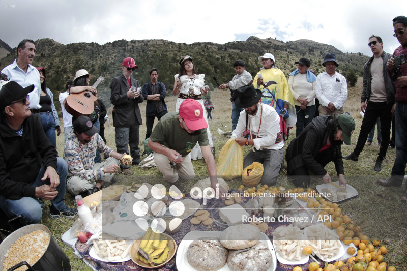 MISA Y RITUALES EN MEMORIA DE FERNANDO VILLAVICENCIO