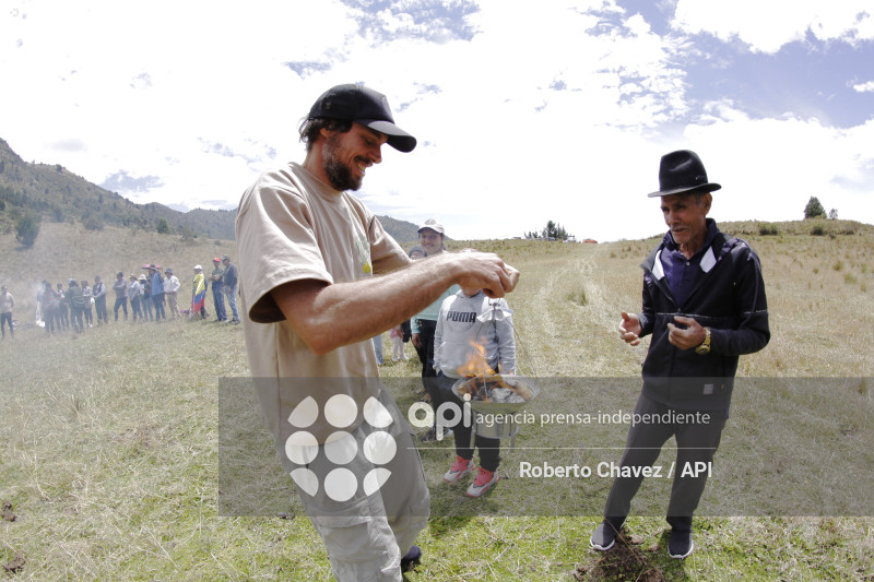 MISA Y RITUALES EN MEMORIA DE FERNANDO VILLAVICENCIO