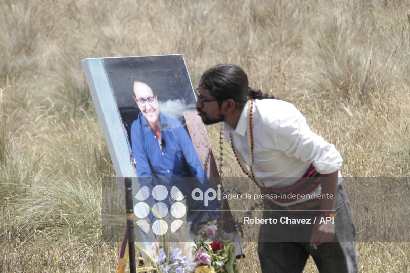 MISA Y RITUALES EN MEMORIA DE FERNANDO VILLAVICENCIO