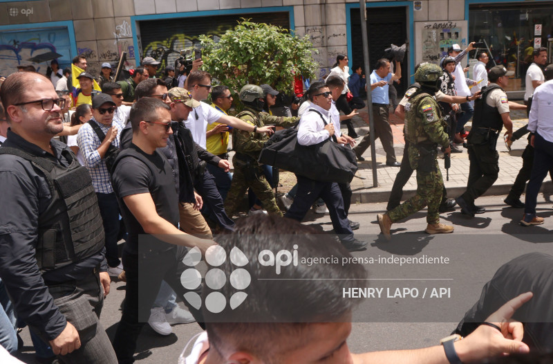 MARCHA CONTRA LA CORTE CONSTITUCIONAL