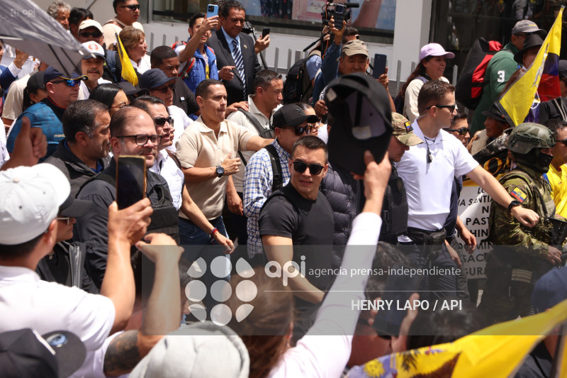 MARCHA CONTRA LA CORTE CONSTITUCIONAL