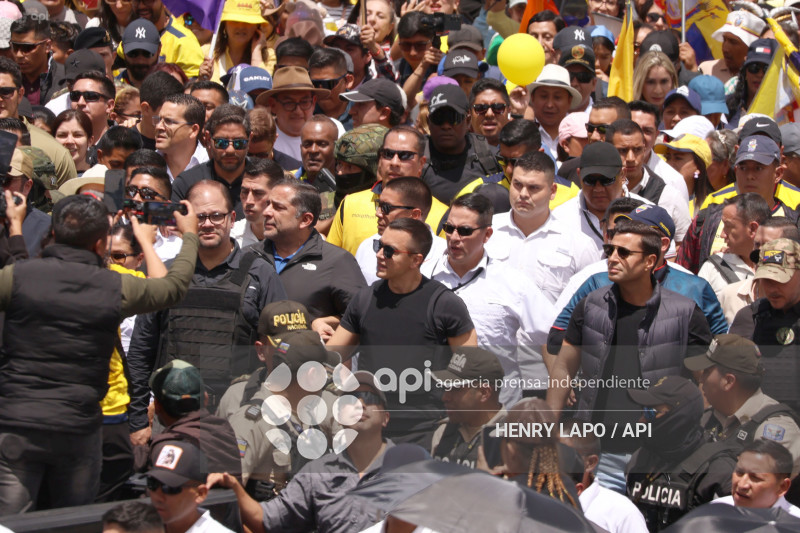 MARCHA CONTRA LA CORTE CONSTITUCIONAL